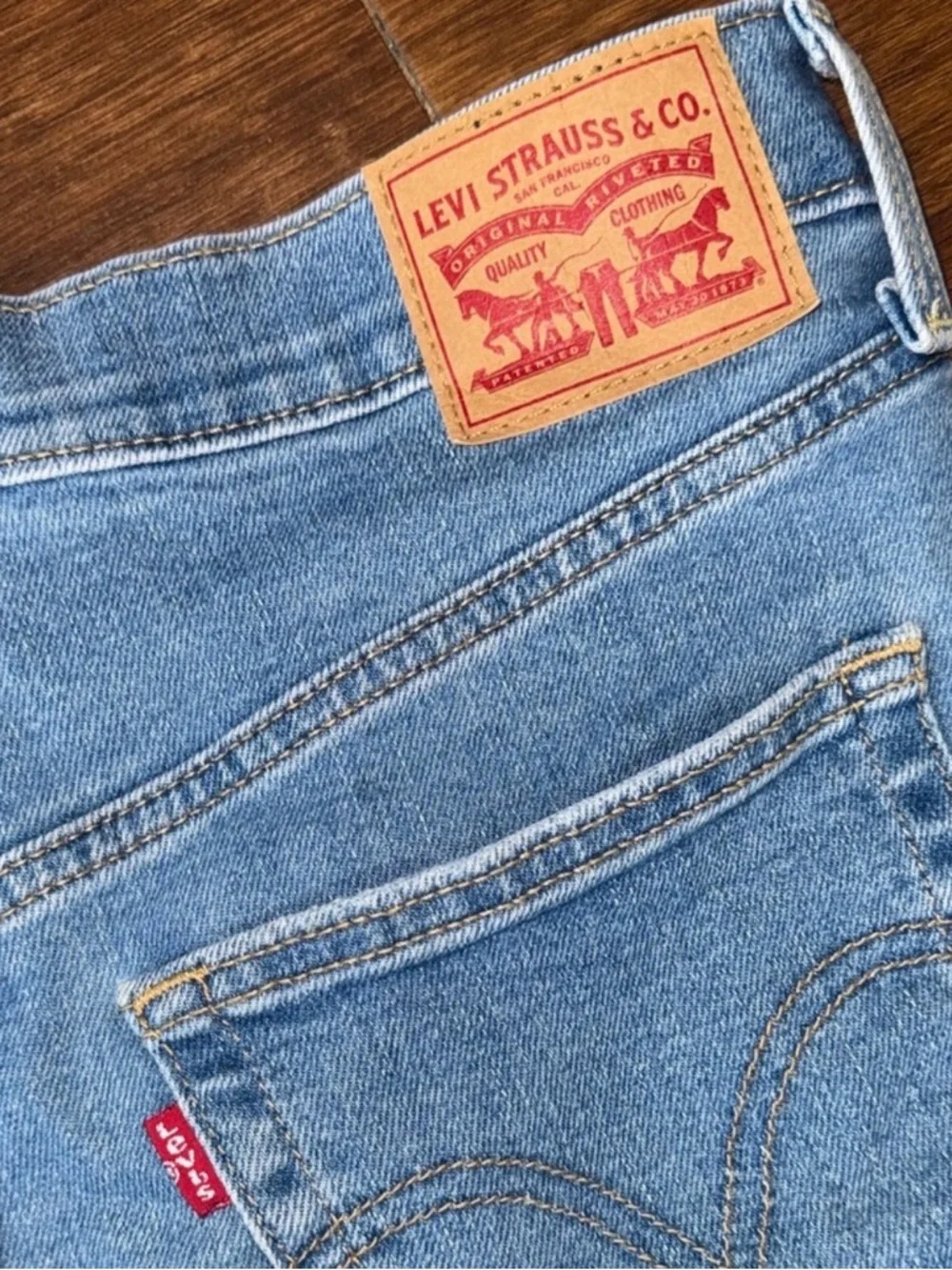 Levi's Ribcage Jeans - Picture 5 of 5